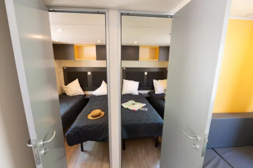 Accommodation - Comfort  Relax Airco Mobile Home 33M² (3 Bedrooms - 6 People) + Covered Terrace And Airco - image n°4 - Flower Camping la Pinède