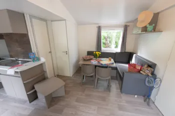 Mietunterkunft - Mobilheim Confort Cocoon 28M² - 2 Schalfzimmer + Überdachte Terrasse - - Flower Camping la Pinède