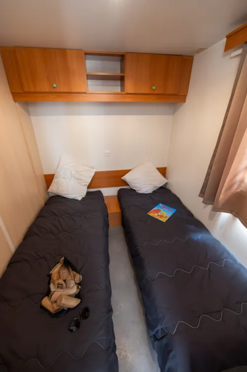 Location - Mobil-Home Standard Escapade 23M² - 2 Chambres + Terrasse Avec Parasol - - image n°8 - Flower Camping la Pinède
