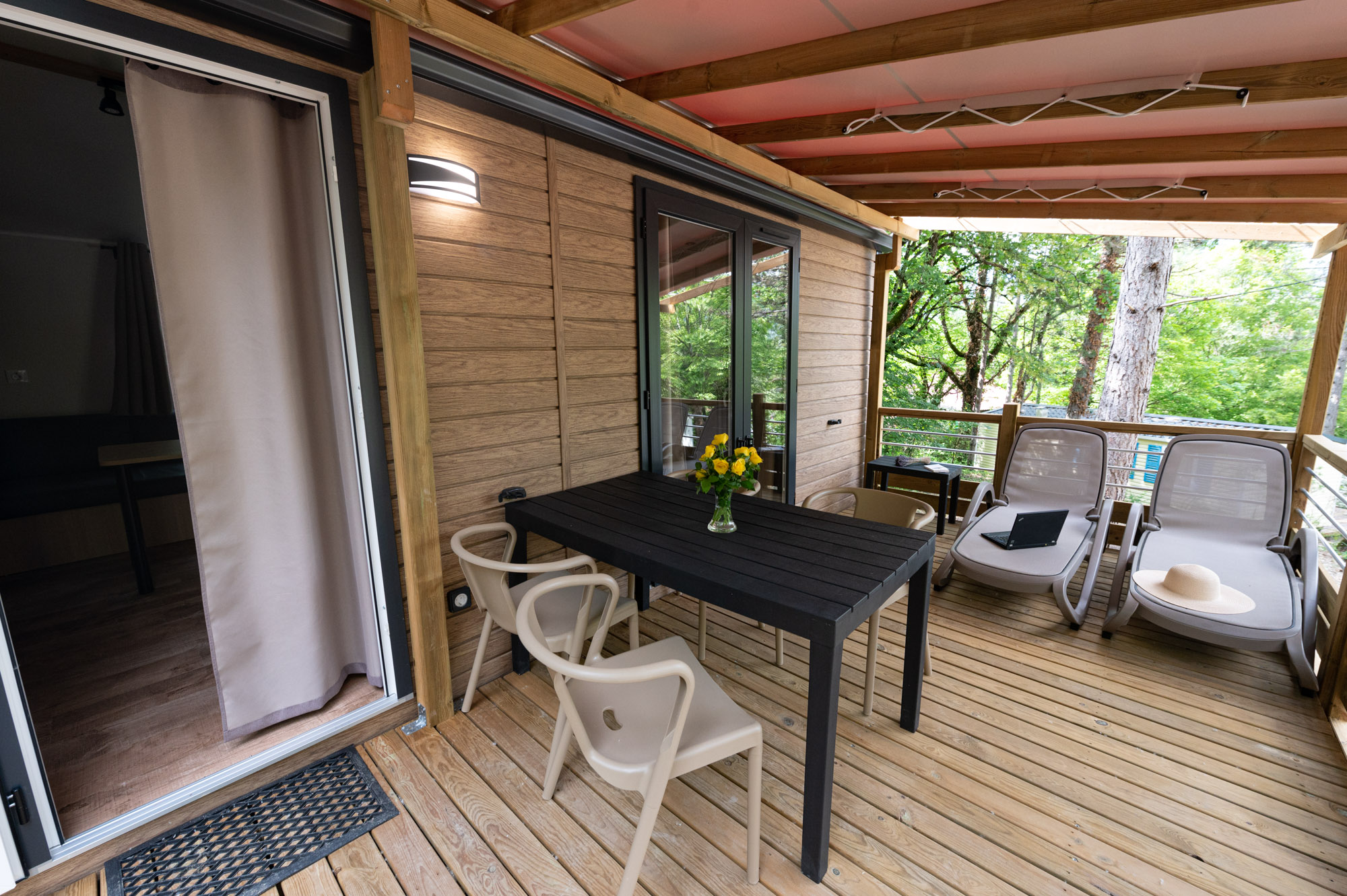 Mobil-home Premium Trendy 28m² - 2 chambres + terrasse couverte + Clim + TV