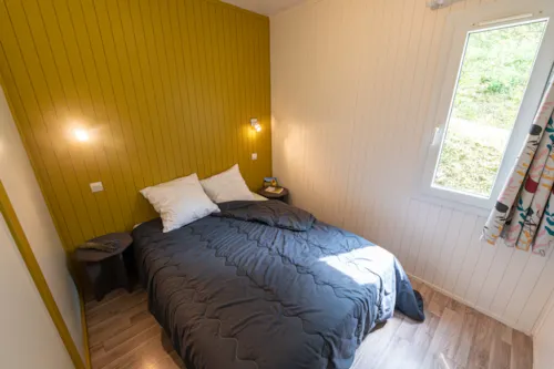 Location - Chalet Standard Cabane Mezzanine 25M² - 1 Chambre + Terrasse Couverte - - image n°6 - Flower Camping la Pinède