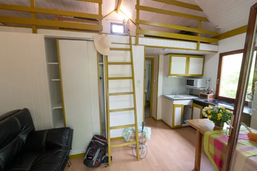 Location - Chalet Standard Cabane Mezzanine 25M² - 1 Chambre + Terrasse Couverte - - image n°5 - Flower Camping la Pinède