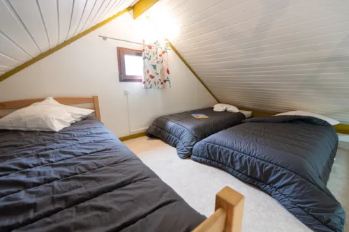 Location - Chalet Standard Cabane Mezzanine 25M² - 1 Chambre + Terrasse Couverte - - image n°7 - Flower Camping la Pinède
