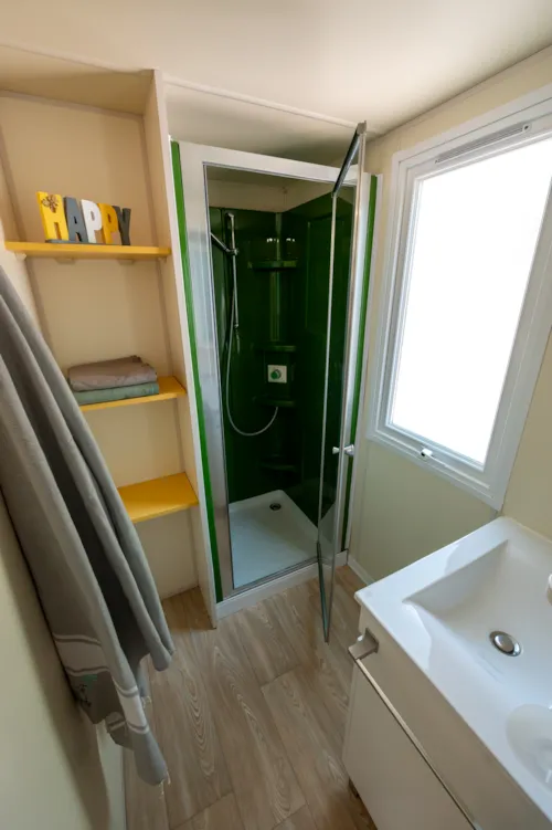 Accommodation - Mobile-Home Premium Riviera 28M² - Near River - 2 Bedrooms + Covered Terrace - - image n°8 - Flower Camping la Pinède