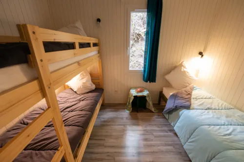 Location - Chalet Confort Authentik 34M² - 2 Chambres + Terrasse Couverte - - image n°9 - Flower Camping la Pinède