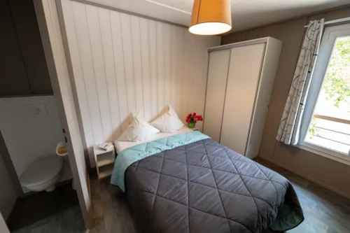 Location - Chalet Confort Vercors 42M² - 3 Chambres + 2 Sdb + Terrasse Couverte - - image n°6 - Flower Camping la Pinède