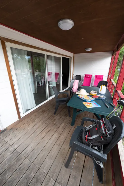 Location - Chalet Confort Vercors 42M² - 3 Chambres + 2 Sdb + Terrasse Couverte - - image n°2 - Flower Camping la Pinède