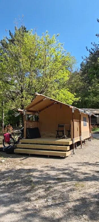 Mietunterkunft - Lodge Insolite Bivouac (Ohne Sanitäranlagen, Ohne Küche) (1 Zimmer- 1/2Pers) - Flower Camping la Pinède