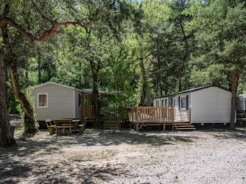 Mietunterkunft - Mobilheim Tribu Confort – 5 Schlafzimmer – Mit Verbundenen Terrassen + Tv - - Flower Camping la Pinède
