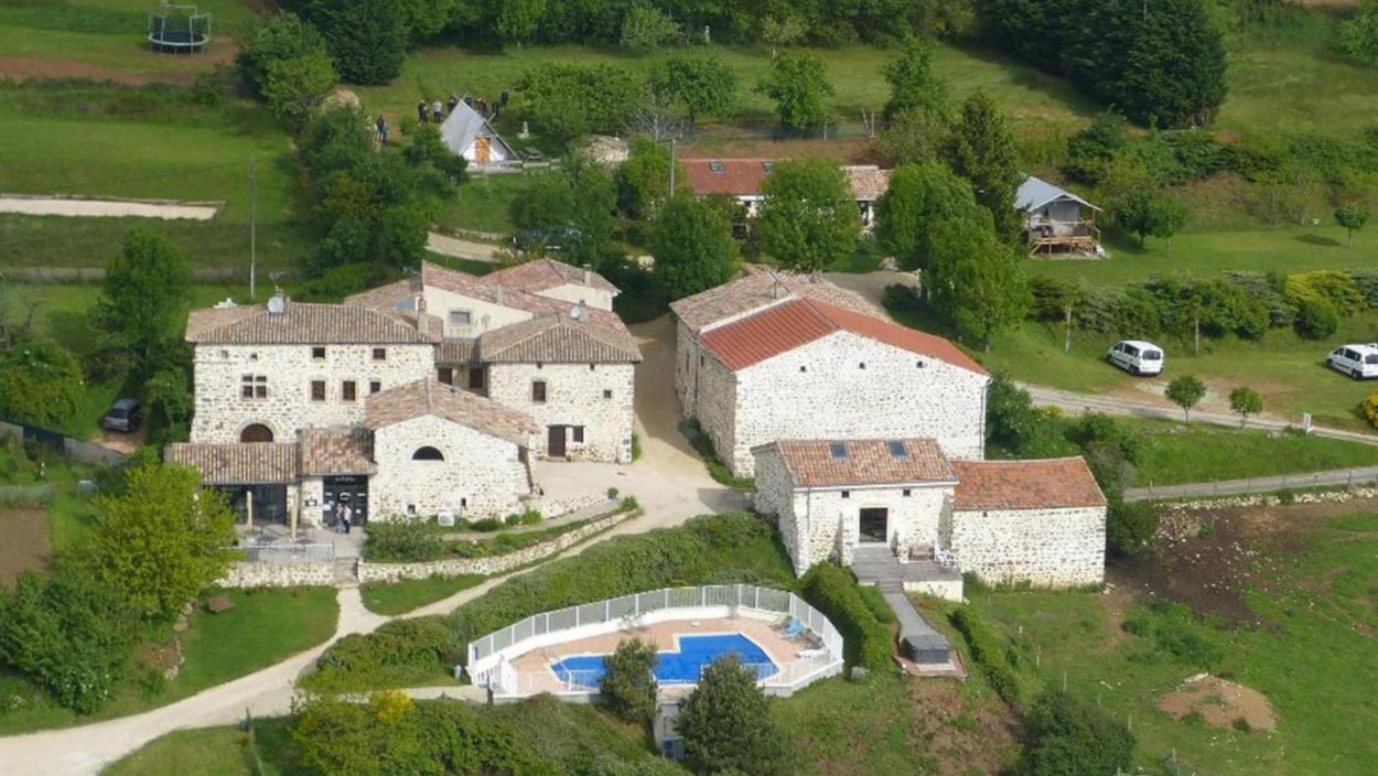 FERME DE SIMONDON : Camping & Gîtes & Chambres d'Hôtes