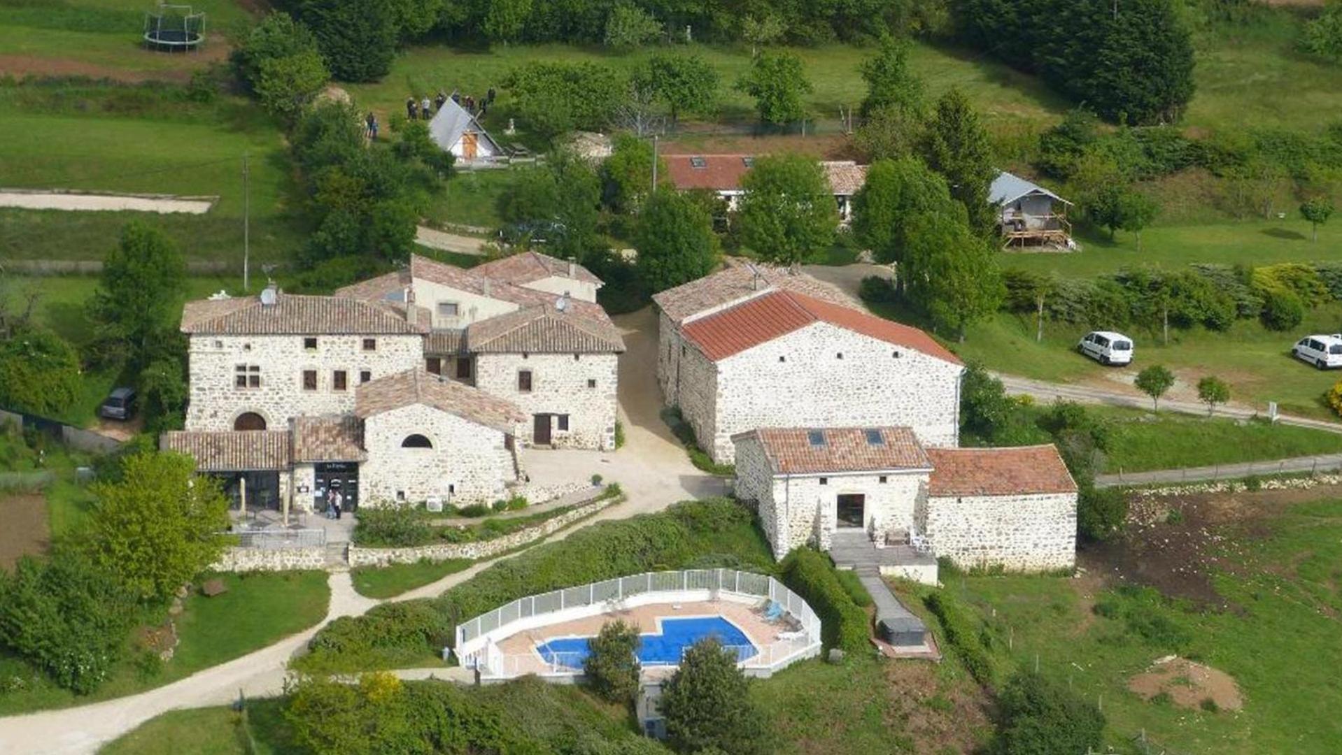 FERME DE SIMONDON : Camping & Gîtes & Chambres d'Hôtes — Photo 1