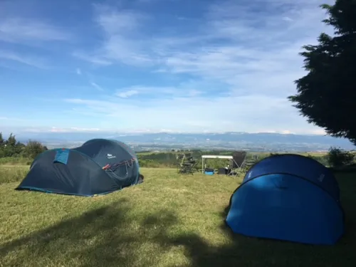 Emplacement - Emplacement Camping + Tente Ou Caravane + 1 Véhicule Ou Camping-Car (Hors Électricité Et Hors Taxe De Séjour) - image n°6 - FERME DE SIMONDON : Camping & Gîtes & Chambres d'Hôtes