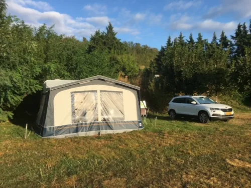 Emplacement - Emplacement Camping + Tente Ou Caravane + 1 Véhicule Ou Camping-Car (Hors Électricité Et Hors Taxe De Séjour) - image n°5 - FERME DE SIMONDON : Camping & Gîtes & Chambres d'Hôtes