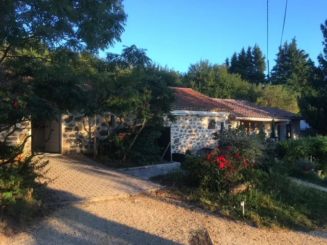 Emplacement Camping Incluant 2 Pers. + Tente Ou Caravane + 1 Véhicule Ou Camping-Car (Hors Électricité Et Hors Taxe De Séjour)