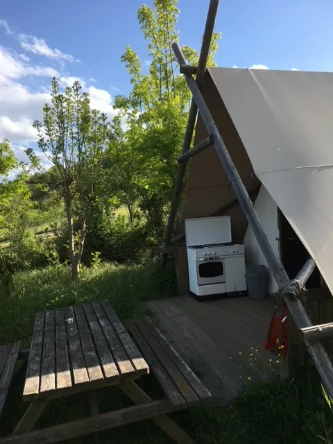 Huuraccommodatie(s) - Ingerichte Huurtent - image n°4 - FERME DE SIMONDON : Camping & Gîtes & Chambres d'Hôtes