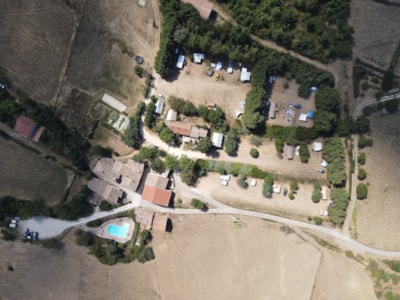 Camping pitch + tent or caravan + 1 vehicle or motorhome (excluding electricity and tourist tax)
