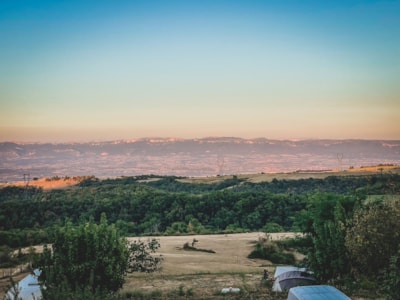 Camping pitch + tent or caravan + 1 vehicle or motorhome (excluding electricity and tourist tax)