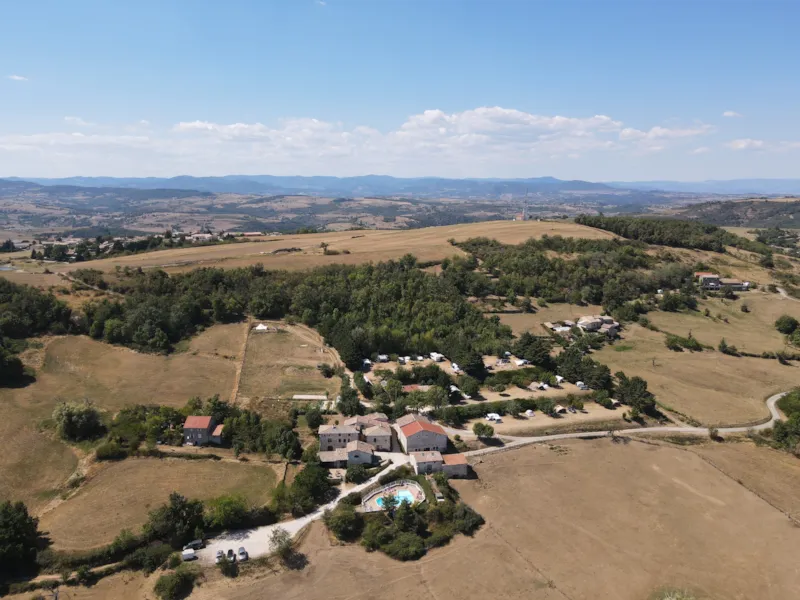 Emplacement Camping Incluant 2 Pers. + Tente Ou Caravane + 1 Véhicule Ou Camping-Car (Hors Électricité Et Hors Taxe De Séjour)