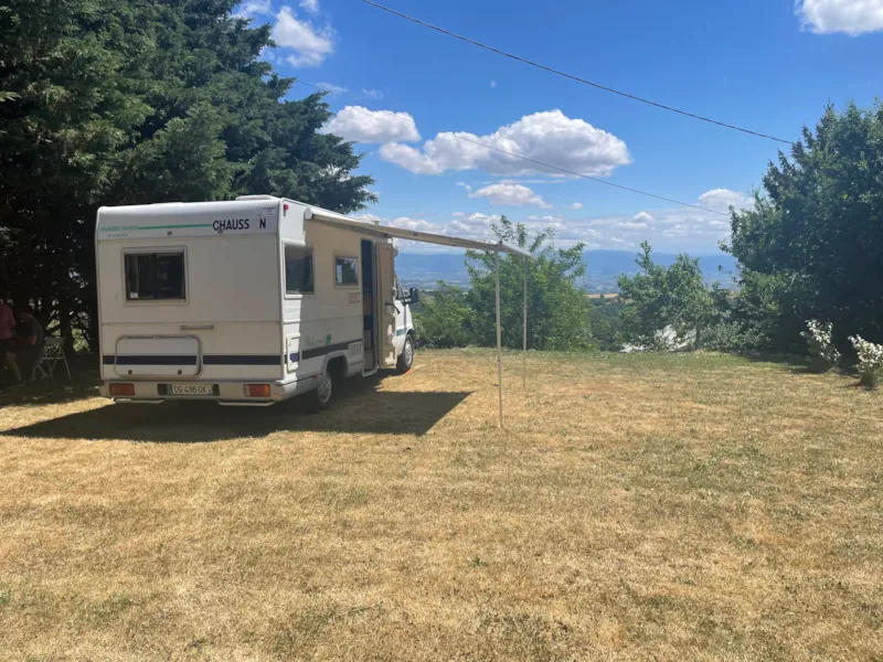 Emplacement Camping Incluant 2 Pers. + Tente Ou Caravane + 1 Véhicule Ou Camping-Car (Hors Électricité Et Hors Taxe De Séjour)