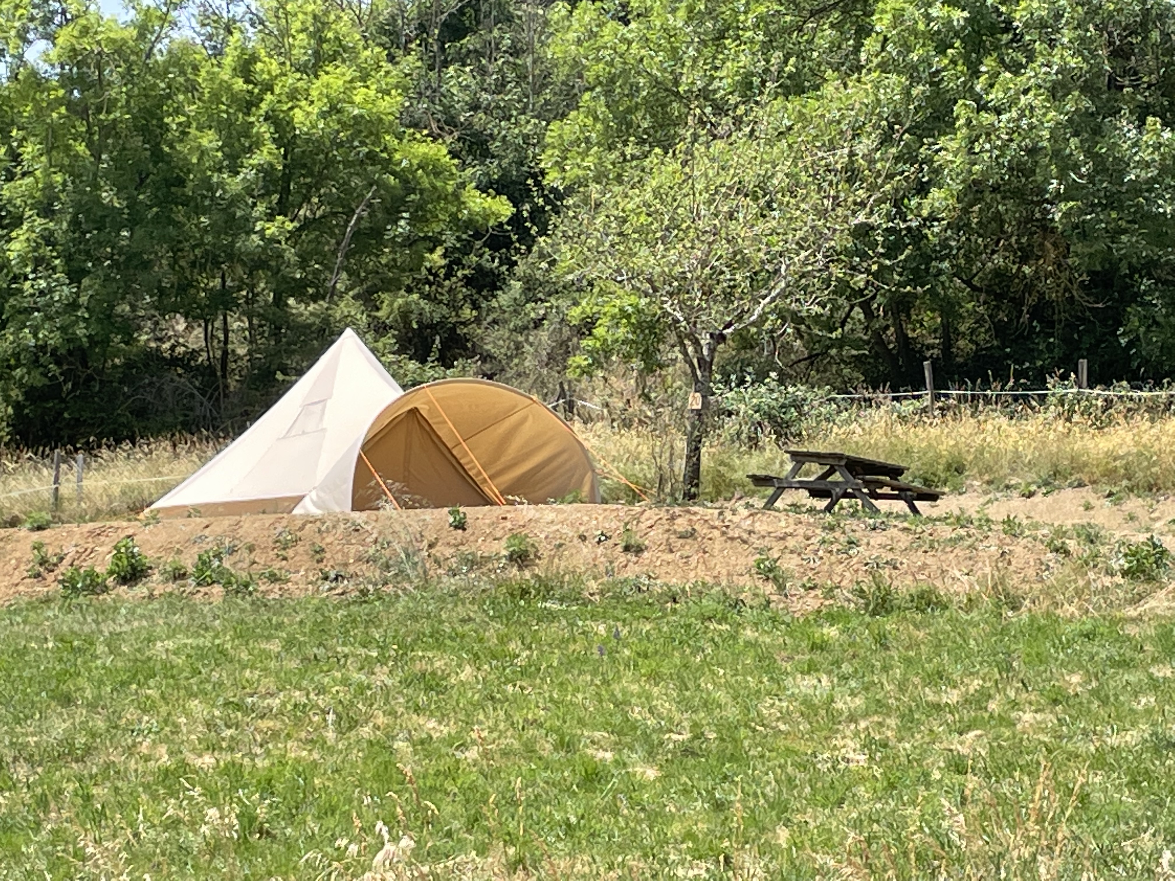 Accommodation - Teepee Tent - FERME DE SIMONDON : Camping & Gîtes & Chambres d'Hôtes