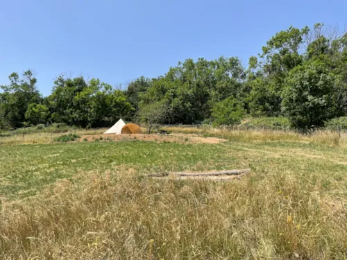 Location - Tente Tipi Équipée - image n°5 - FERME DE SIMONDON : Camping & Gîtes & Chambres d'Hôtes
