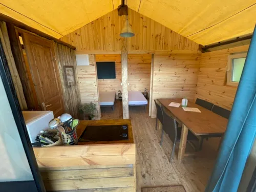 Huuraccommodatie(s) - Tent Lodge - image n°4 - FERME DE SIMONDON : Camping & Gîtes & Chambres d'Hôtes