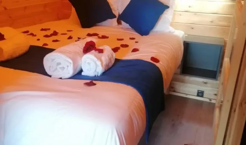 Cabane - 1 Chambre - Tv - Clim  - Sans Sanitaires