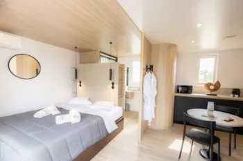 Mietunterkunft - Cottage Malibu Double Premium - 2 Schlafzimmer + 1 Elternmodul, 3 Badezimmer - Jacuzzi - YELLOH! VILLAGE - DOMAINE DU COLOMBIER