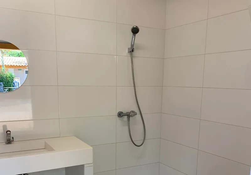 Emplacement Grand Confort Avec Sanitaire Individuel + Plancha