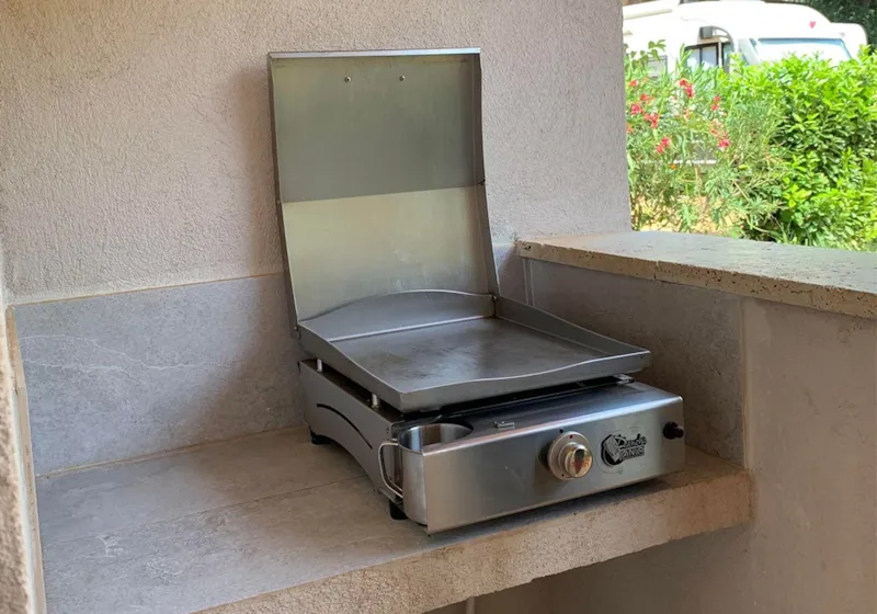 Emplacement Grand Confort Avec Sanitaire Individuel + Plancha