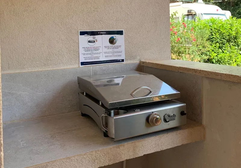 Emplacement Grand Confort Avec Sanitaire Individuel + Plancha