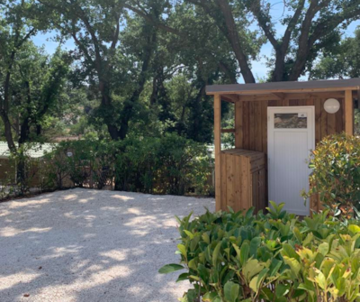 Pitch with private facilities caravan or camper only + electricity 10A — 1