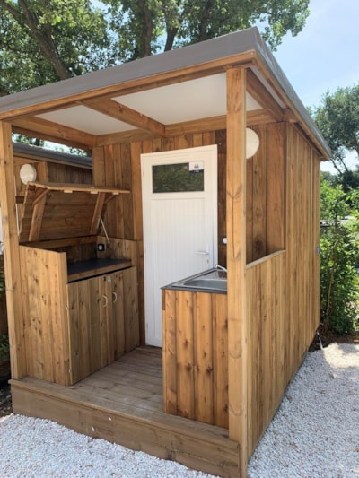 Pitch with private facilities caravan or camper only + electricity 10A — 2