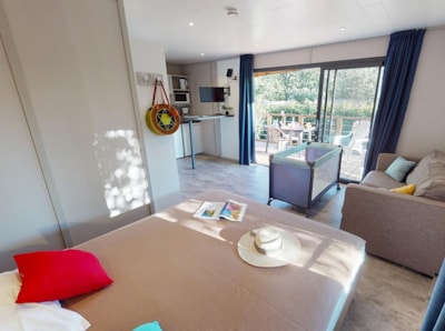 Chalet hotel with private Jacuzzi — 3