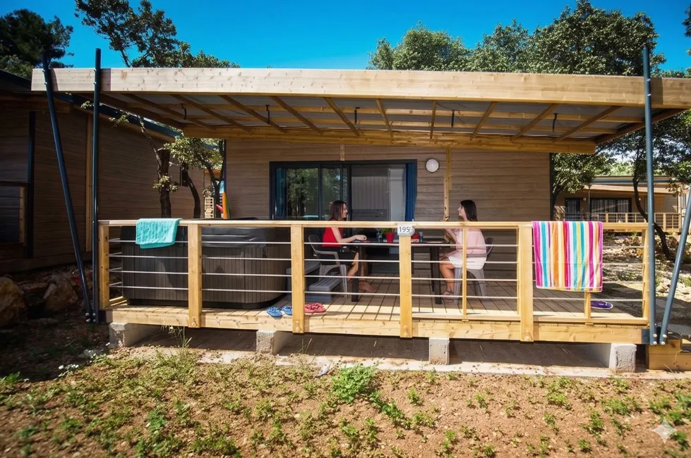 Location - Chalet Hotelier Avec Jacuzzi Privé - Campasun Camping Mas de Pierredon