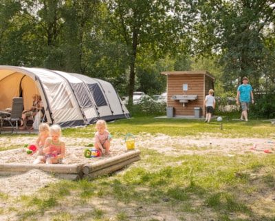 Kampeerplaats met privé sanitair