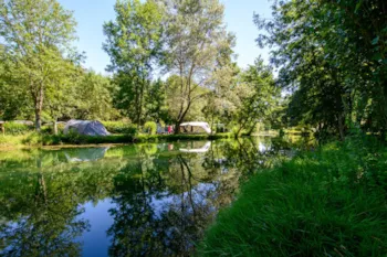 Stellplatz - Pauschale B : Stellplatz + Auto + Strom  10 Amp - Capfun - Camping La Rivière****