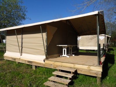 Furnished tent Safari 48 ft²/ public toilet blocks — 3