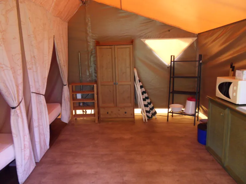 Tente Insolite Safari 16 M²/ Sur Plancher De 35 M² / Sans Sanitaires