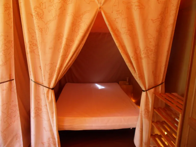 Tente Insolite Safari 16 M²/ Sur Plancher De 35 M² / Sans Sanitaires