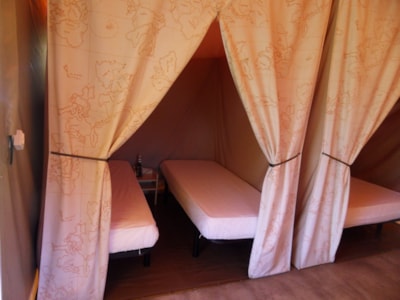 Furnished tent Safari 48 ft²/ public toilet blocks — 10