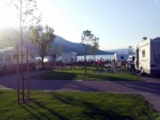Piazzola E Fronte Lago: Auto + Tenda/Roulotte O Camper + Elettricità 6A Piazzola E Fronte Lago: Auto + Tenda/Roulotte O Camper + Elettricità 6A