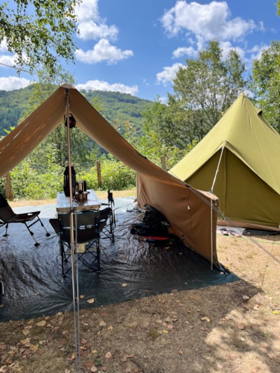 Privilege Package (1 tent, caravan or motorhome / 1 car / electricity 10A)