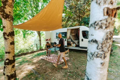 Parcela Privilège (Tienda, Caravana, Autocaravana / 1 Coche / Electricidad 10A) - Vista Del Lago