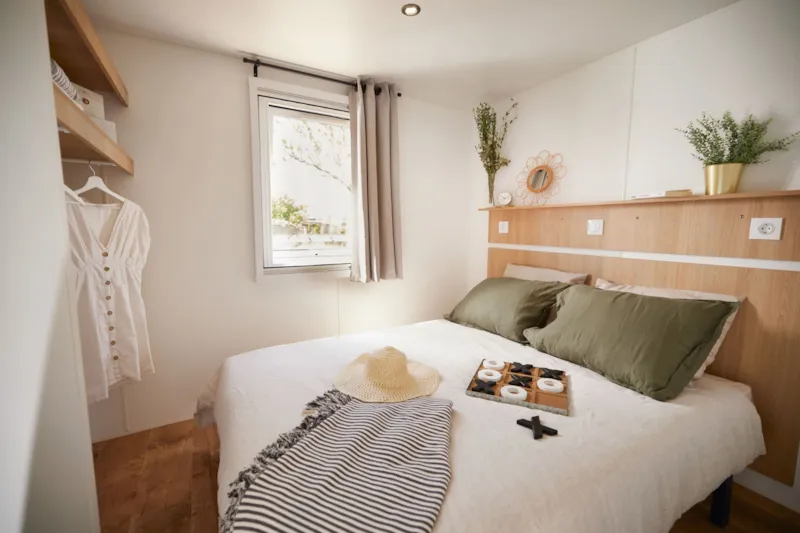 Mobil Home Climatisé Nest 33 M² - Terrasse Semi-Couverte