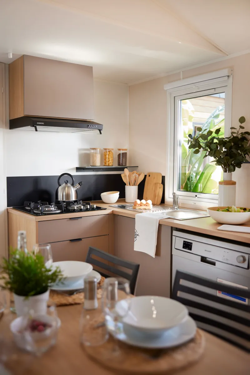 Mobil Home Climatisé Nest 33 M² - Terrasse Semi-Couverte