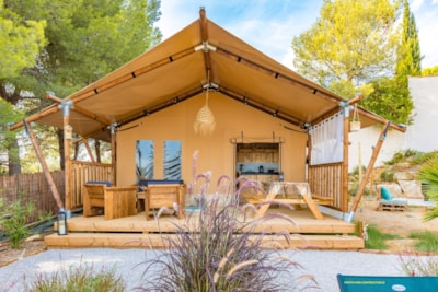 38 m² lodge tent + 16 m² terrace — 1