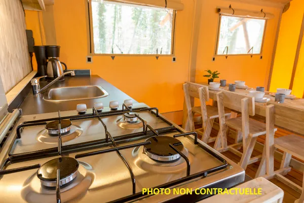 Tente Safari 49 M² Avec Sanitaires + Terrasse 15 M²