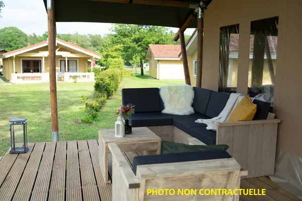 Tente Safari 49 M² Avec Sanitaires + Terrasse 15 M²