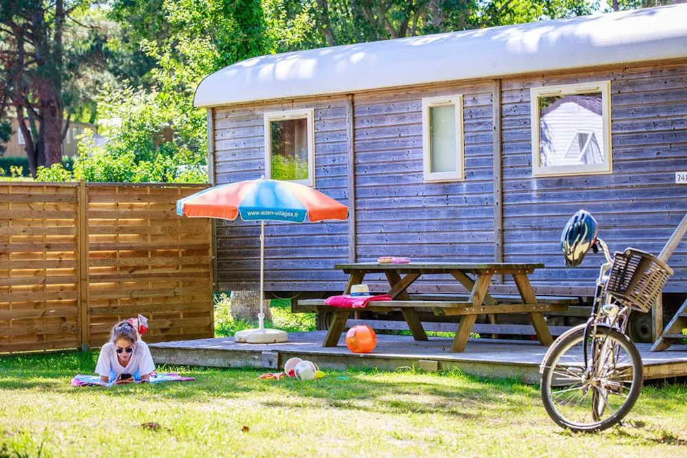 Mietunterkunft - Planwagen 2 Zimmer - Camping Eden Villages Le Domaine de Bréhadour